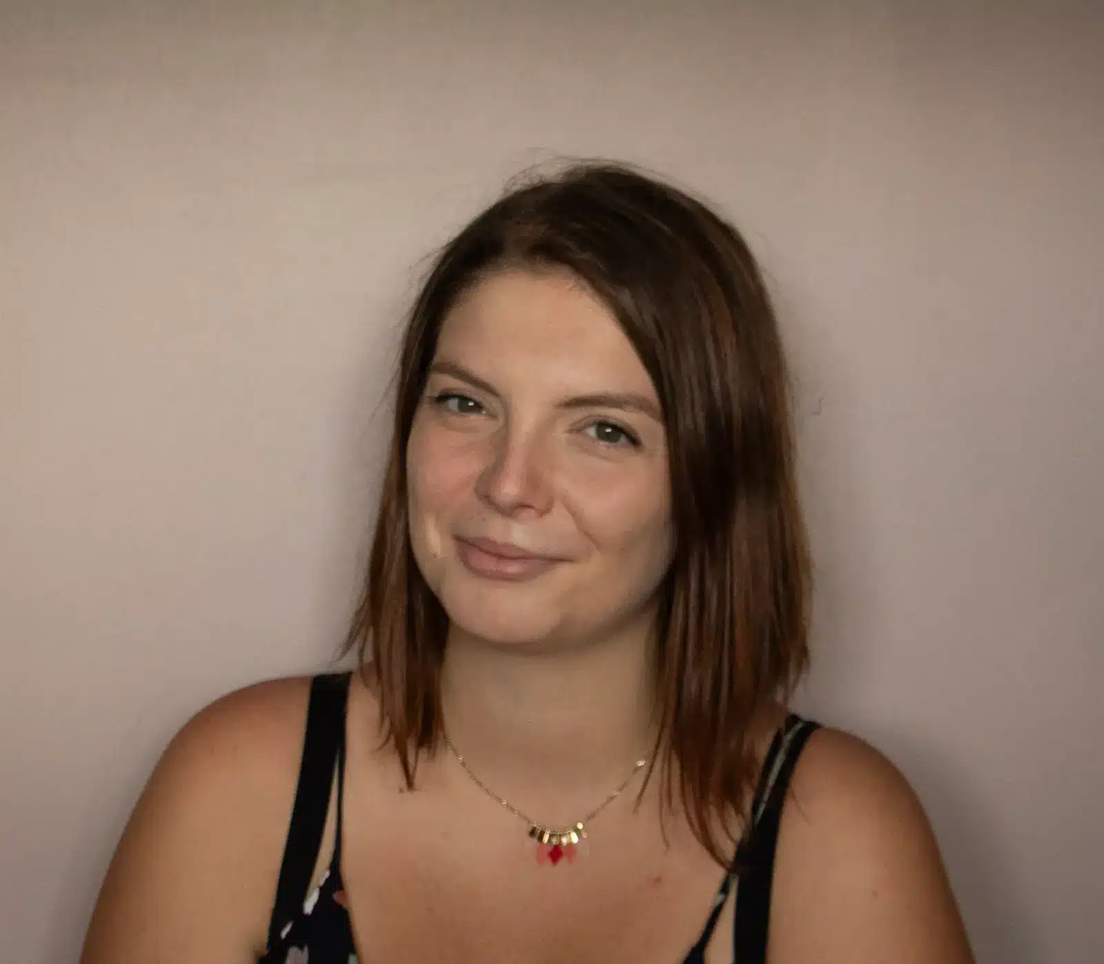 Portrait de Léa Philouze, coach scolaire spécialisée dans les profils neuroatypiques